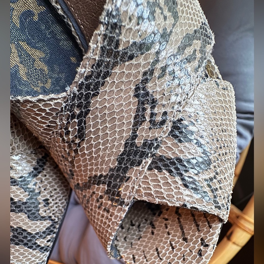 Elegant brown and mauve snake print wedge